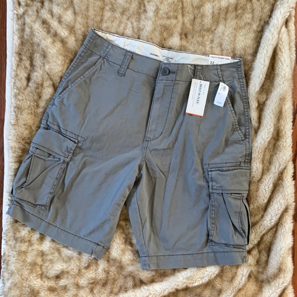 NWT Men’s Old Navy Cargo Shorts. Size 32
